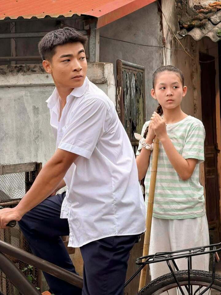 Con trai 'Vua bãi rác' gây sốt phim giờ vàng, đóng học sinh cá biệt quá duyên