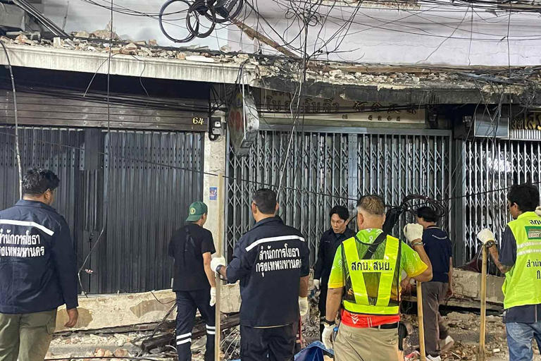 Rama IV Rd still partially closed after building canopy collapse