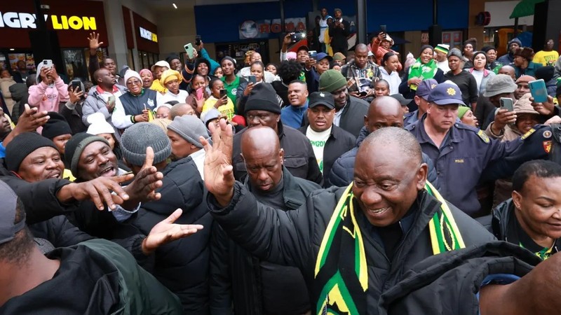 Ramaphosa weighs DA's reshuffle request during voter registration drive