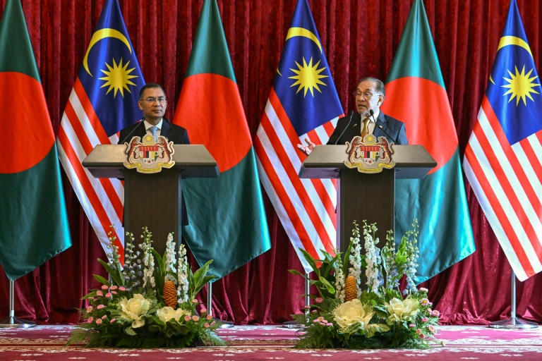 Malaysia vows to up Bangladeshi workers' rights as PM visits