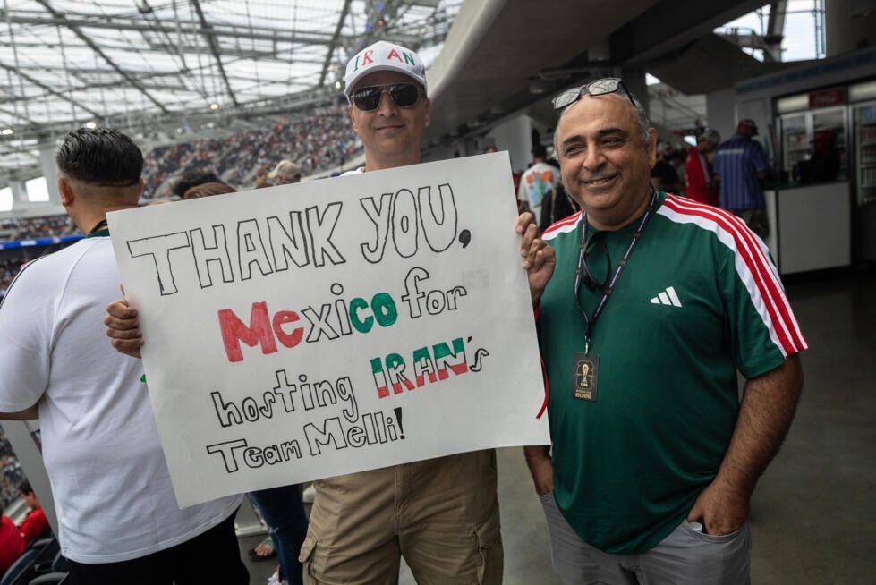 CĐV Mexico coi Iran là 'đội nhà thứ hai' ở World Cup