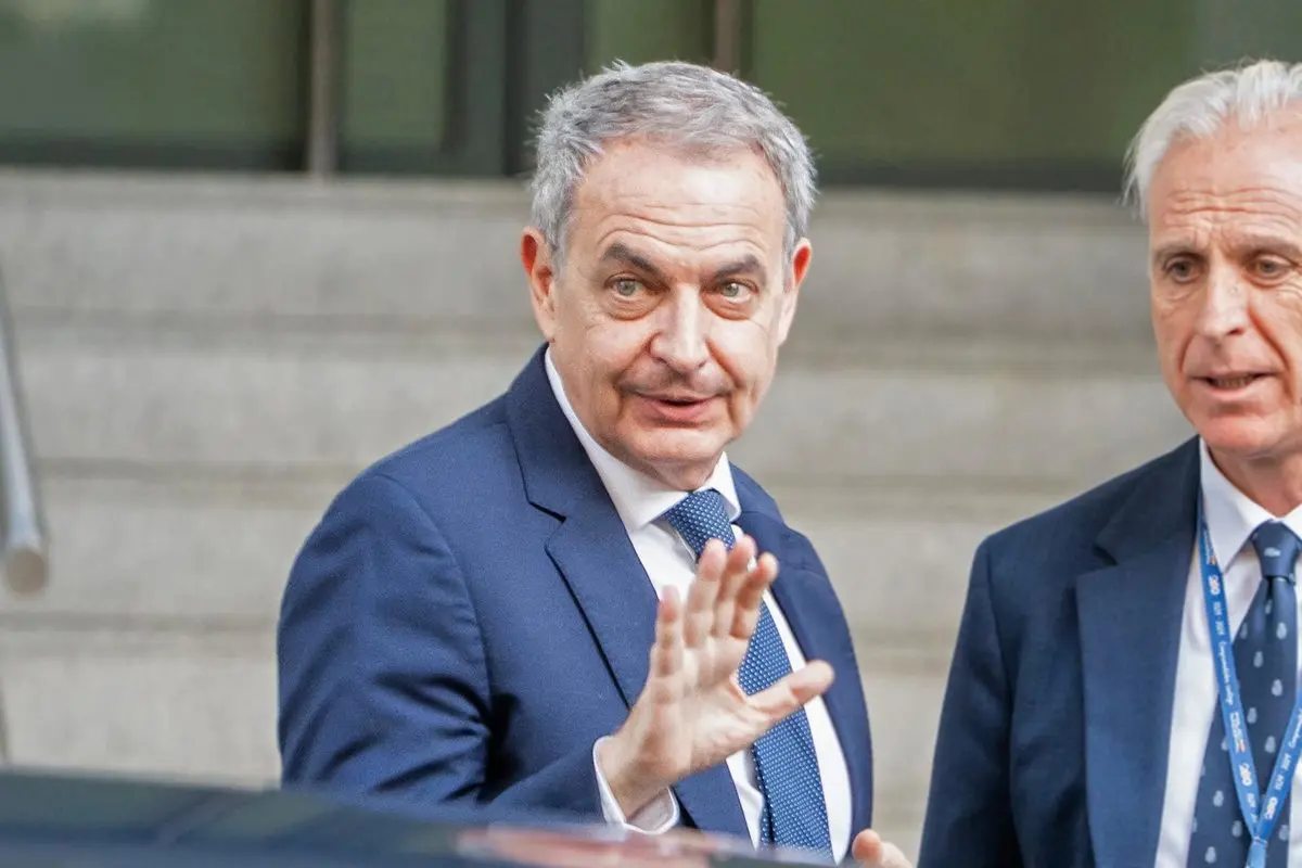 El silencio de Zapatero ante el juez que hunde al PSOE y preocupa a Moncloa