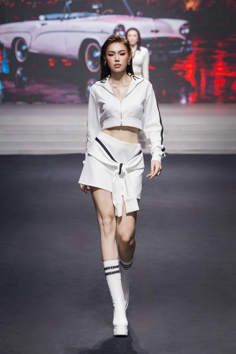 Dàn hoa hậu đình đám bùng nổ sàn runway đêm bế mạc tuần thời trang quốc tế