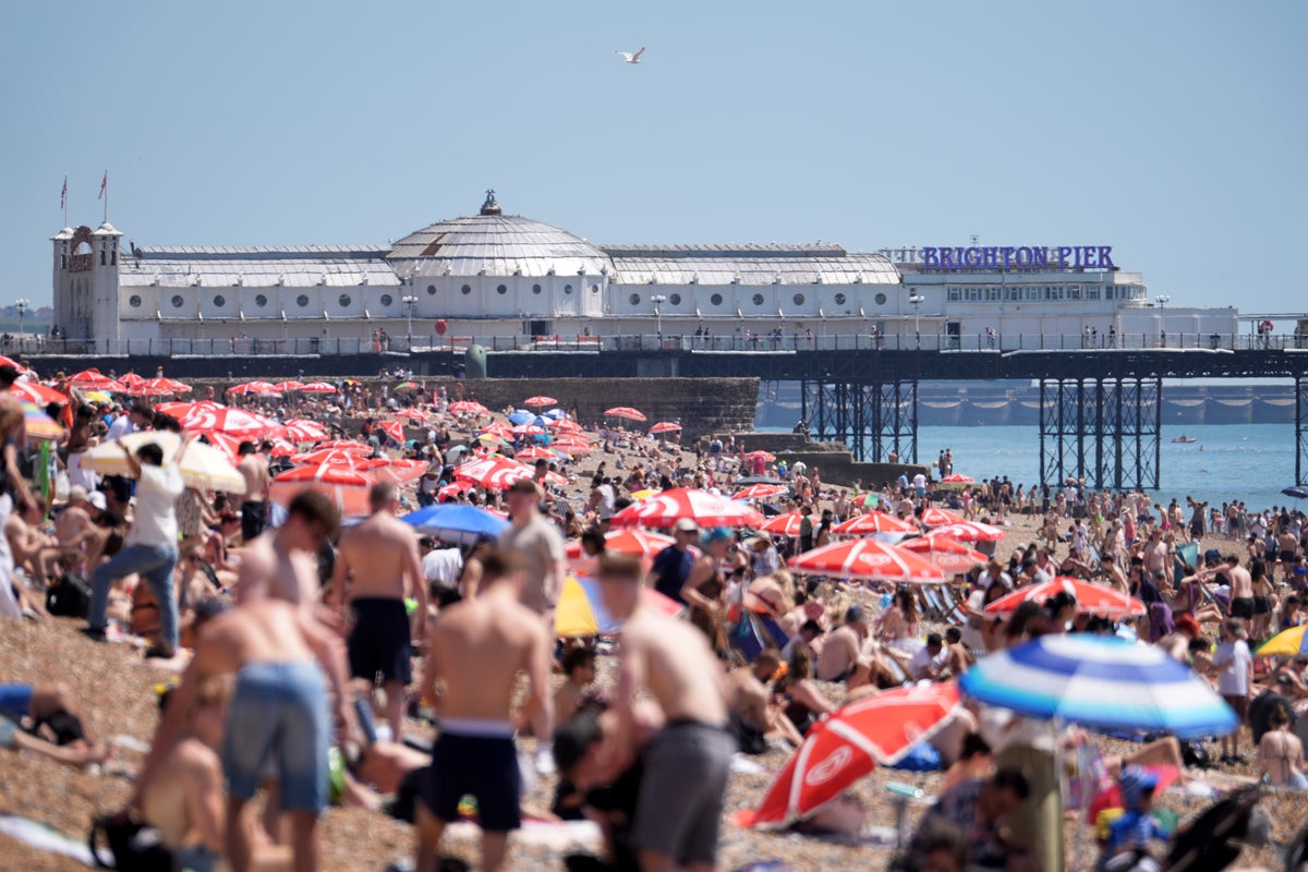 rare-red-weather-warning-issued-as-britain-braces-for-40c-heat-live