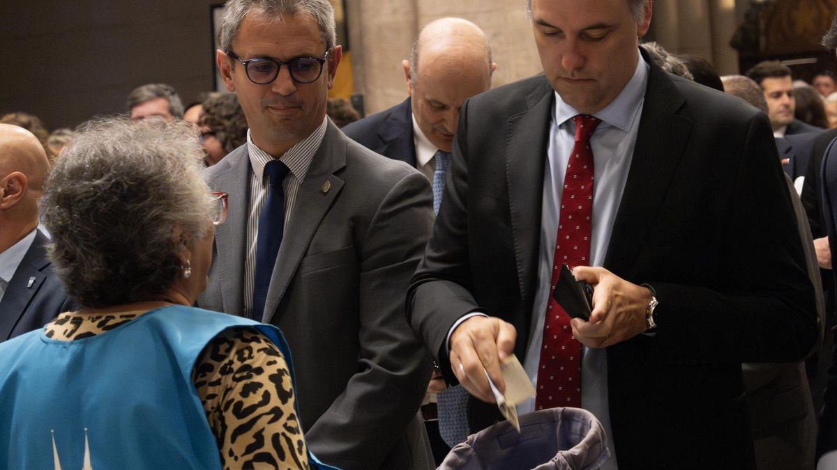 Martín Menem junto a Manuel Adorni en la Basílica de Luján