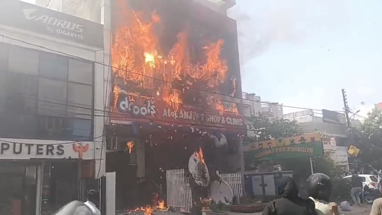 14 killed in fire at Lucknow coaching centre, students jump from 1st floor
