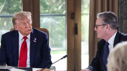 El ahora exprimer ministro británico tuvo una pésima relación con Donald Trump. (Foto: Gentileza The Sun)