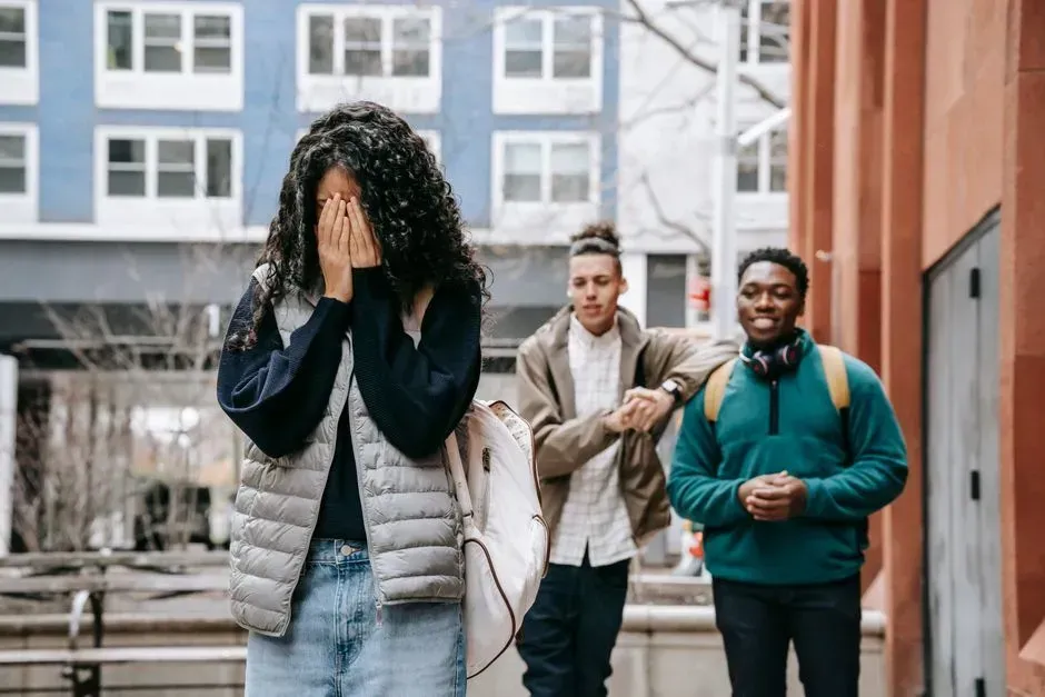 10 Everyday Behaviours That Frighten Social Psychologists More Than Any ...