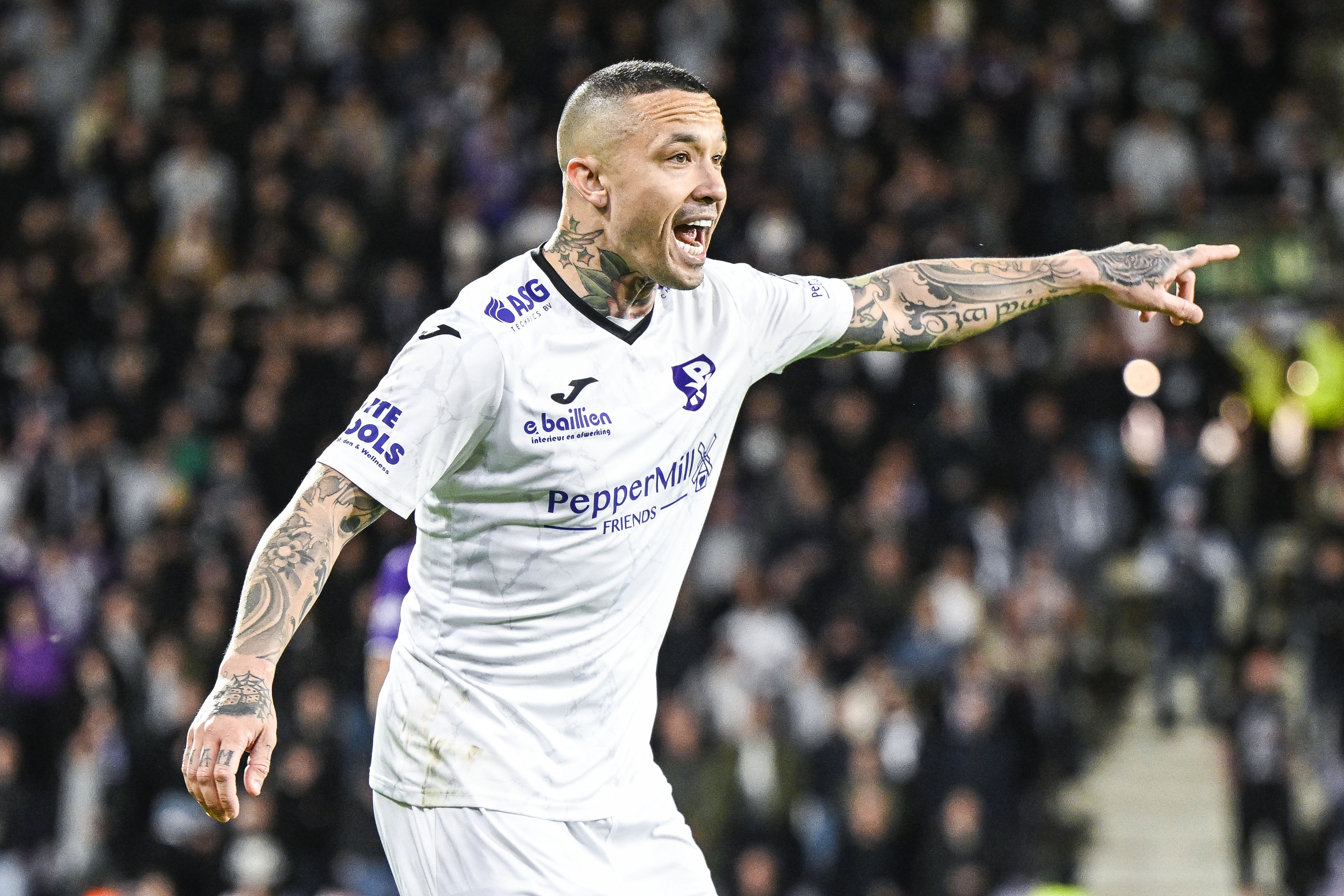 Radja Nainggolan, sous le coup d'une interdiction de conduire, a grillé ...