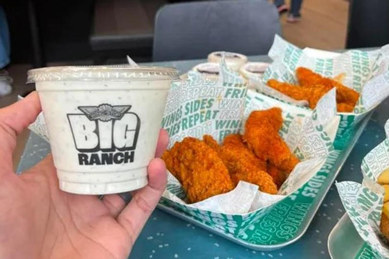 Huge queue at new Glasgow Fort Wingstop with popular Big Ranch dip on ...