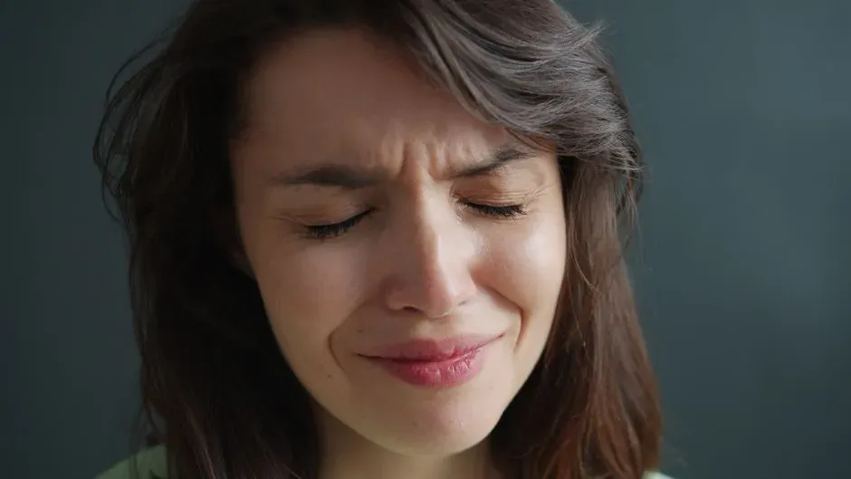 10 facial micro-expressions that instantly betray what someone is ...