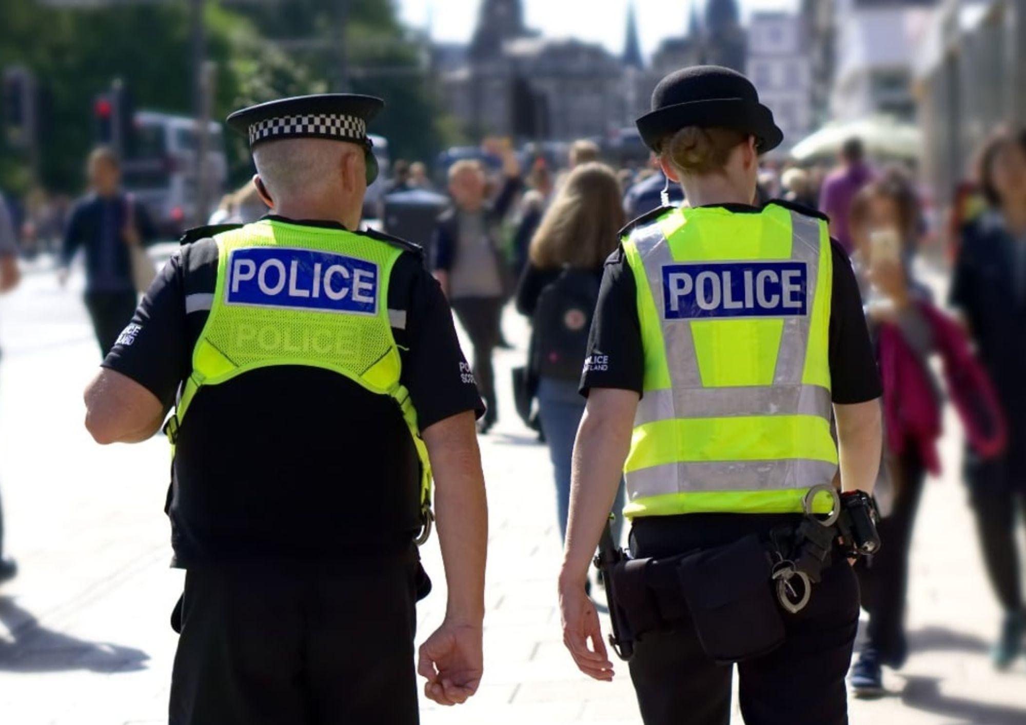 Police can now ban teenagers from Gosport waterfront as dispersal order ...