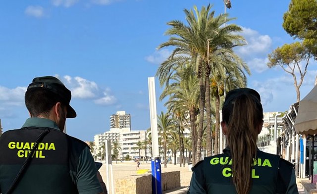 Detenidos dos hombres por asaltar a turistas y robarles objetos ...