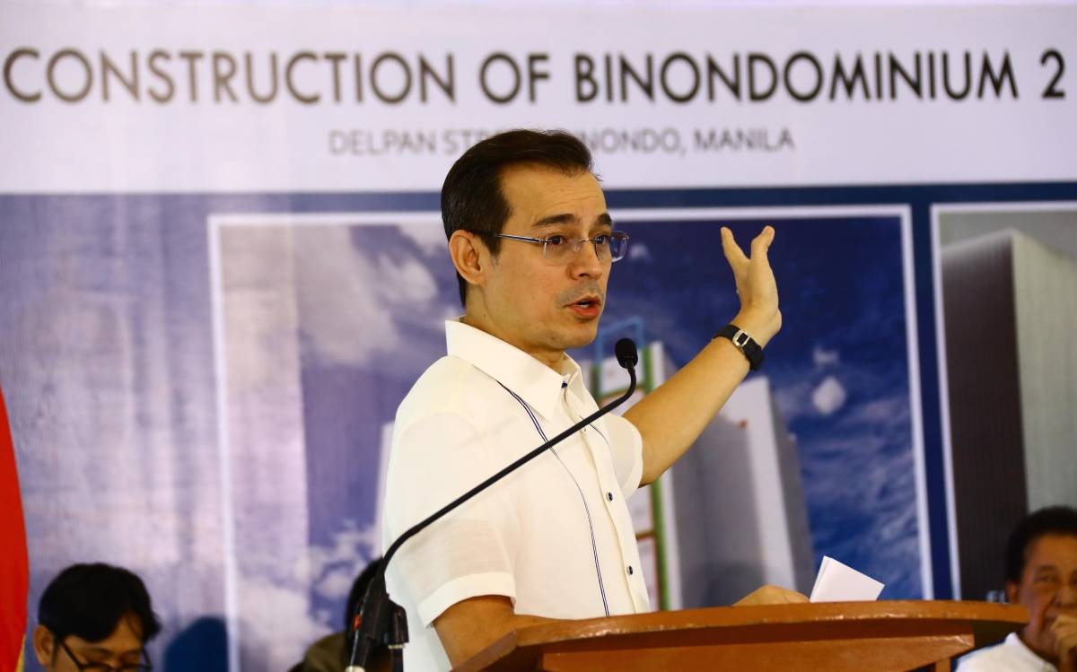 Manila rolls out mobile computer learning centers to boost digital literacy