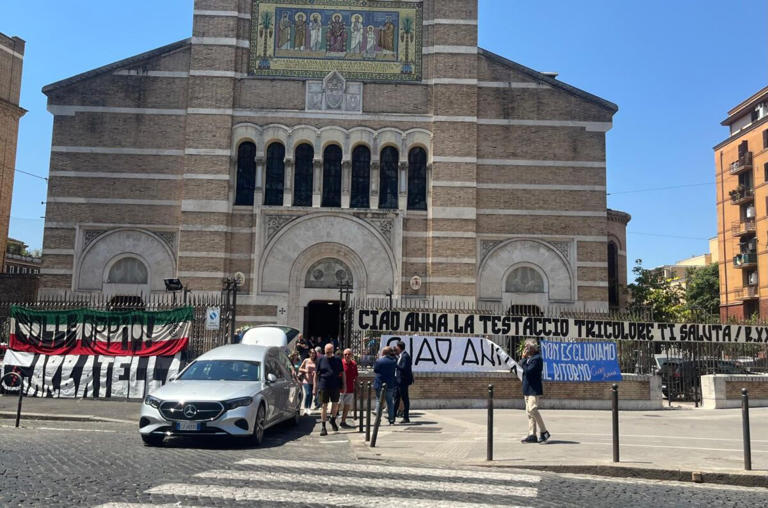 Roma, Arianna Meloni e Donzelli ai funerali di Anna Cece