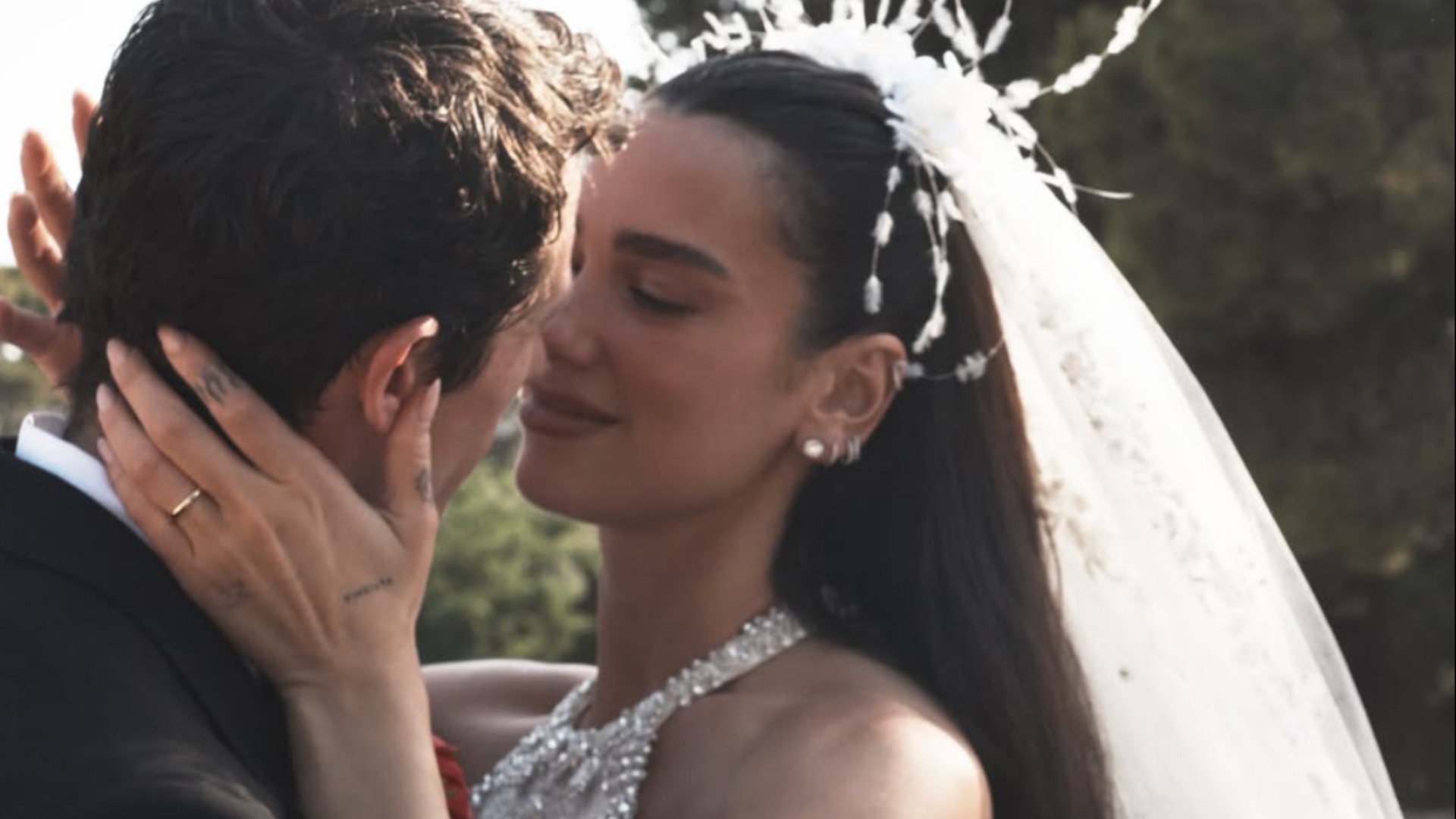 480,000 pearls and 25,000 feathers: Dua Lipa's wedding dress hides an impressive amount of work