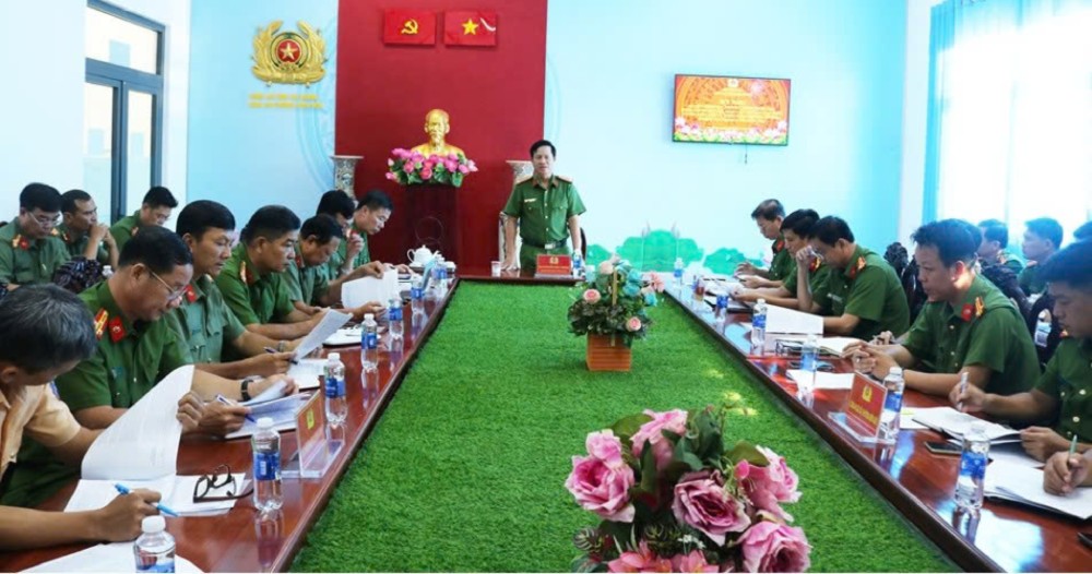 Công an An Giang bắt giữ 73 vụ liên quan hàng cấm, hàng giả, buôn lậu