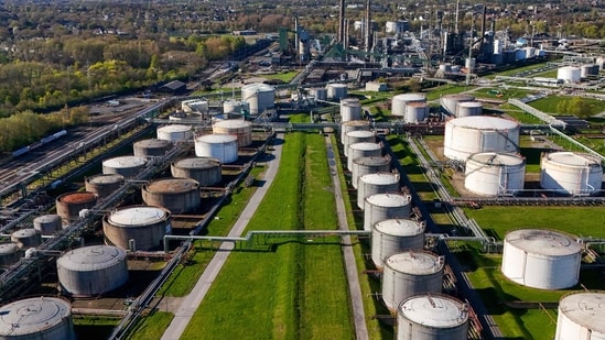 US grants 60-day waiver on Iranian oil sanctions as part of interim ...