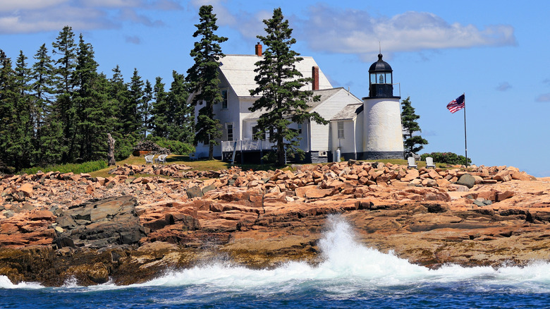 Maine's Coastal Town Near Acadia National Park Is An Artsy Gem For A Quiet Escape With Cozy Lodging