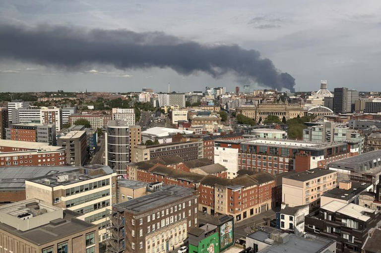 widnes-fire-rages-as-multiple-explosions-heard-and-smoke-visible-for