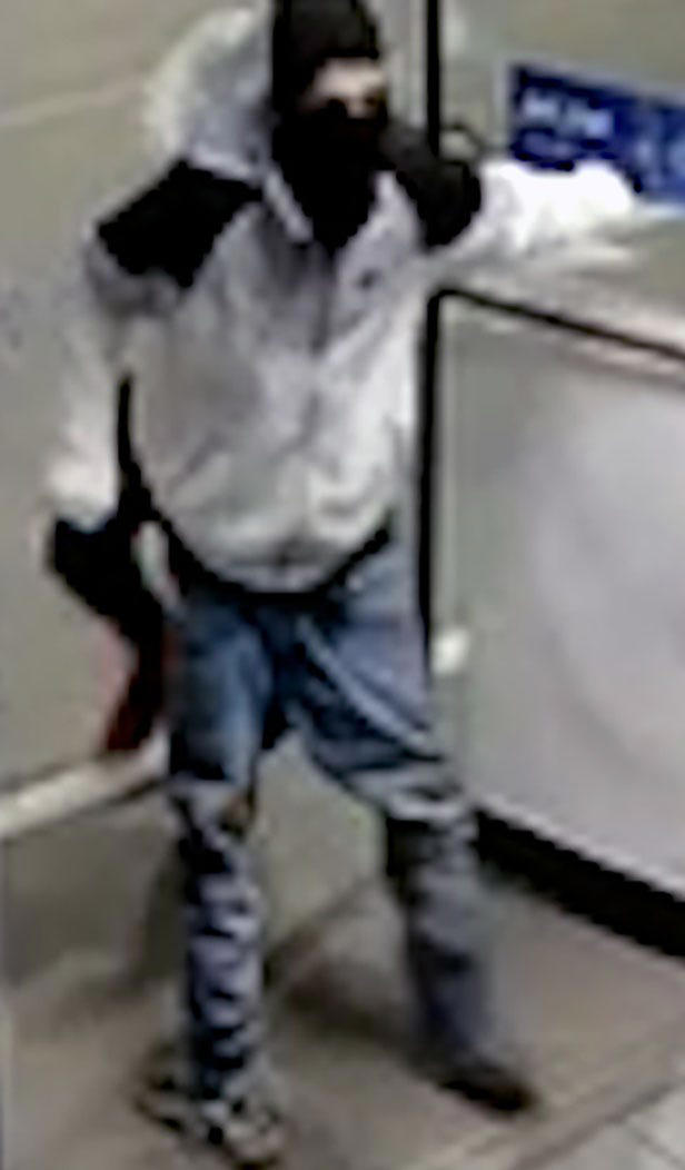 El Paso police seek suspects in gas station burglary in far East Side