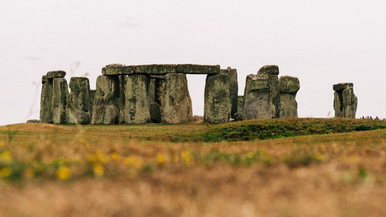 A 5,000-year-old monument near Stonehenge marked the solstice before ...