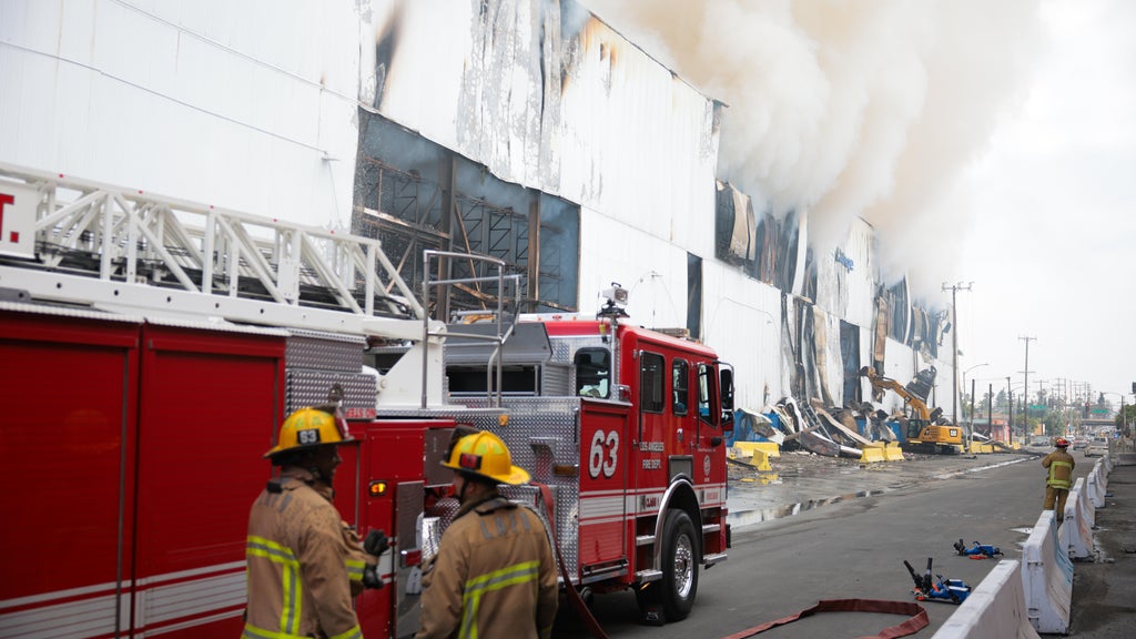 Smoke from Boyle Heights fire to blanket Los Angeles for three days - health news from CBS News