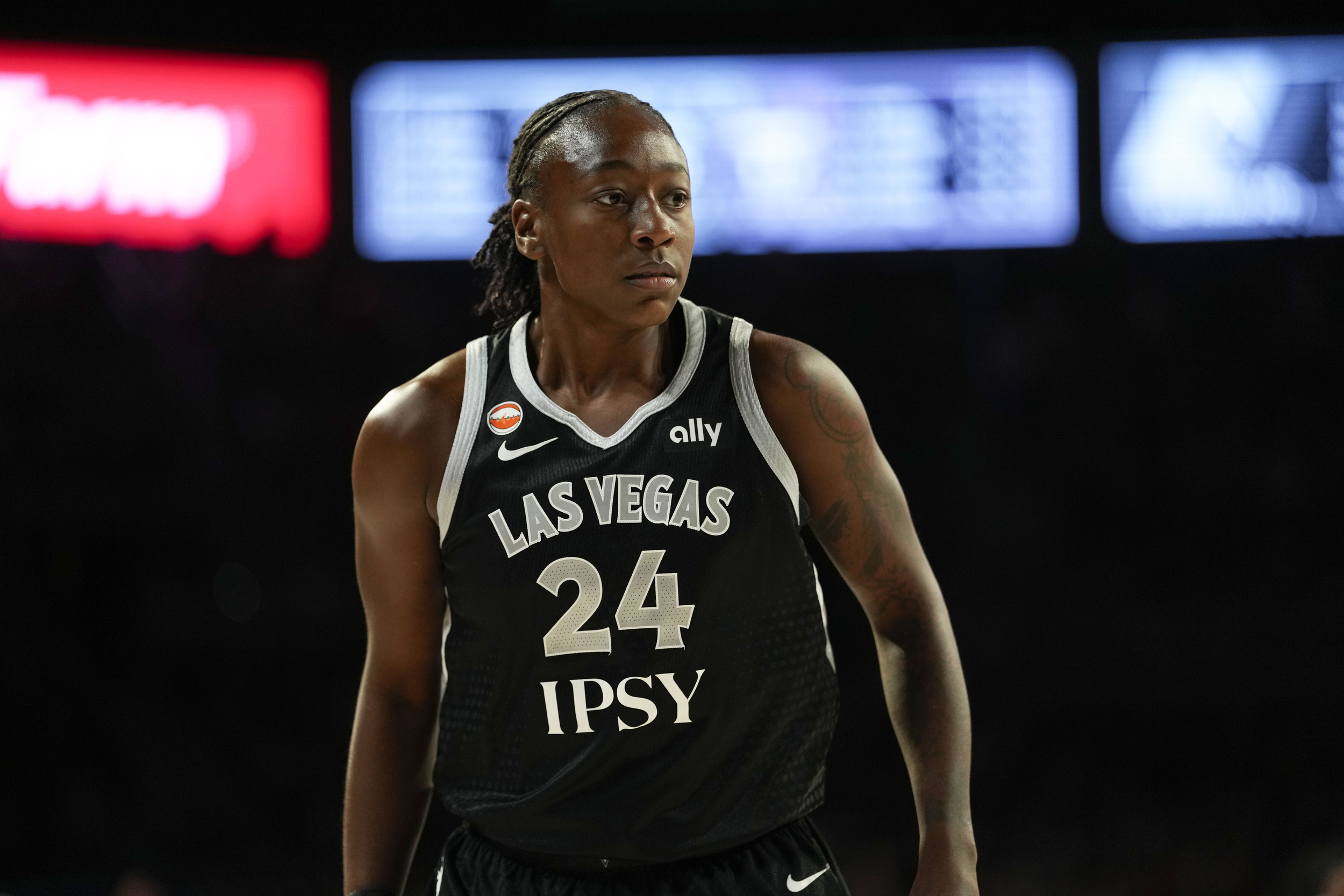WNBA player gets crossed up so badly she loses her shoe
