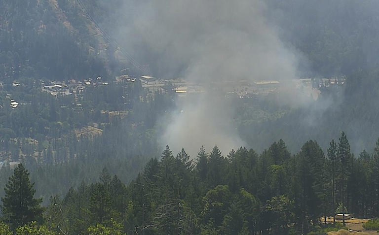 Spring fire prompts evacuation warnings in Trinity County