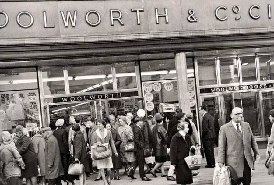 25 rare photos of America’s first department stores