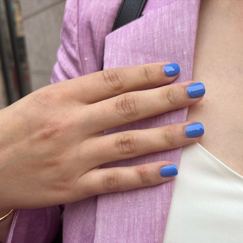 Blue, glossy nails