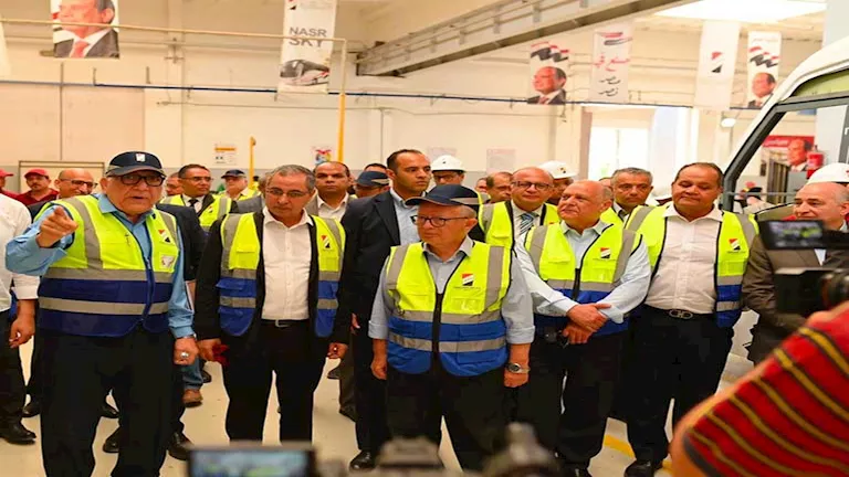 نائب رئيس الوزراء يتفقد النصر للسيارات (2)
