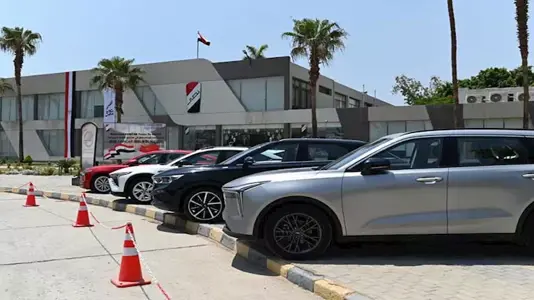 نائب رئيس الوزراء يتفقد النصر للسيارات (15)
