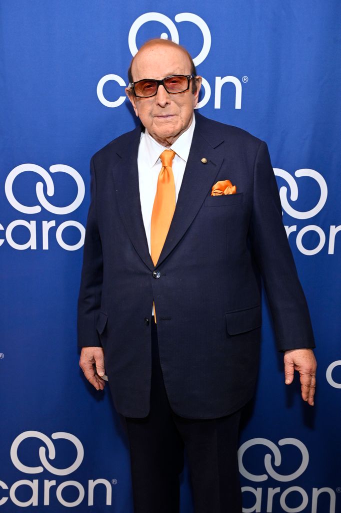 Muere a los 94 años Clive Davis, el poderoso productor que lanzó a ...