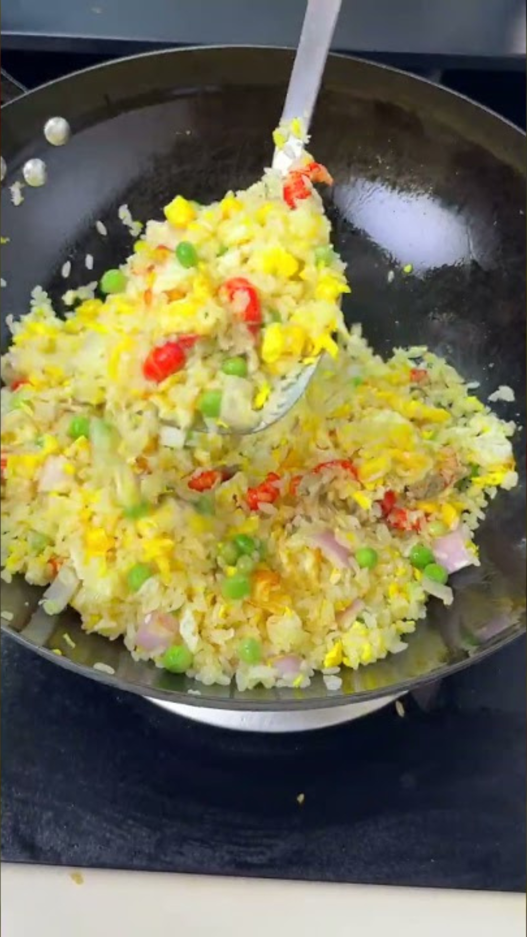Seven eggs and lobster fried rice made over high heat