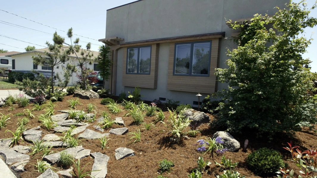 23 creative landscaping ideas for small front yards — free download