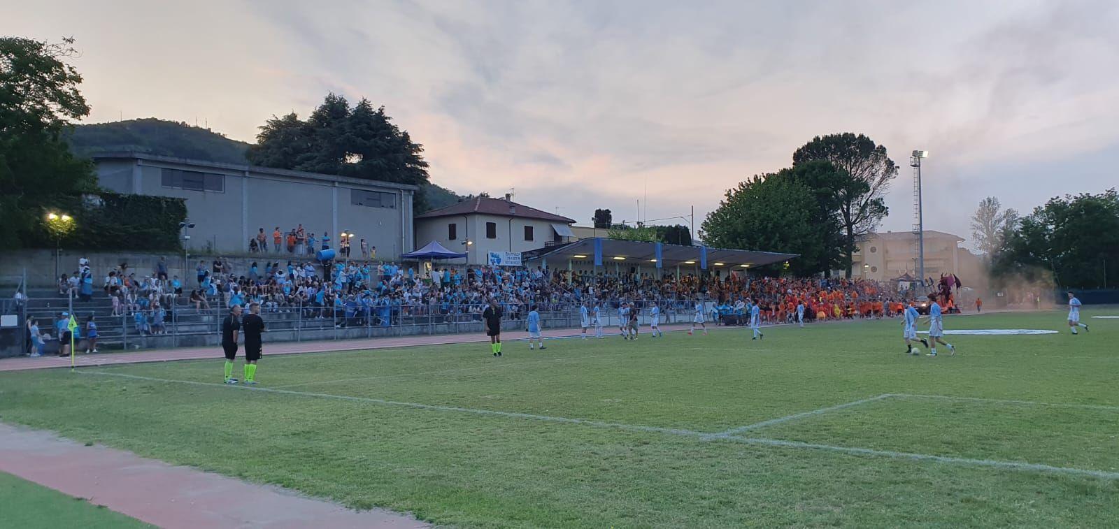 Viale vs Pescaccia: tifo da stadio a Predappio