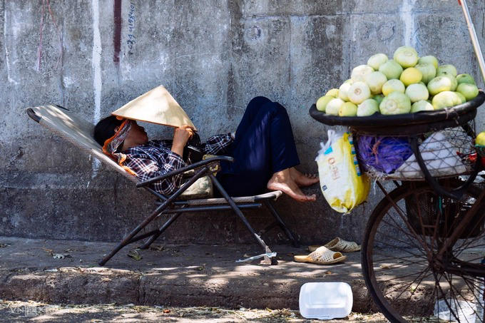 In Vietnam's largest cities, outdoor workers lose 2.4 hours of work per day due to extreme heat: study
