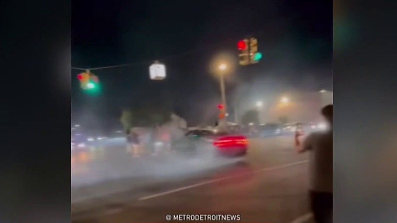 Detroit police searching for suspects in teen takeover, drag race in ...
