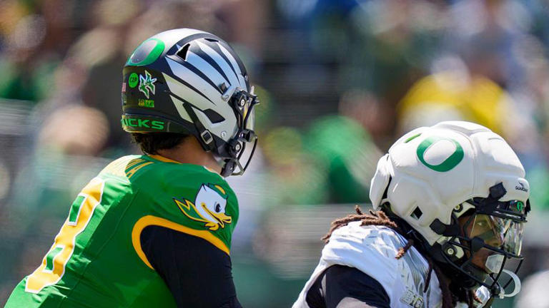 Oregon's Dylan Raiola turning heads in deep quarterback room