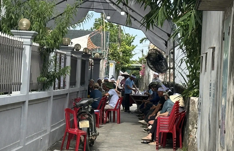 Điều tra vụ em vợ đâm anh rể tử vong trong lúc xem bóng đá