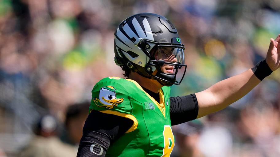 Oregon's Dylan Raiola turning heads in deep quarterback room