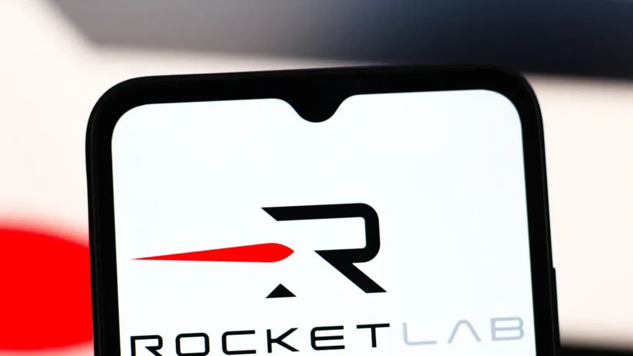 RKLB stock slides overnight: SpaceX selloff dulls Rocket Lab’s record ...