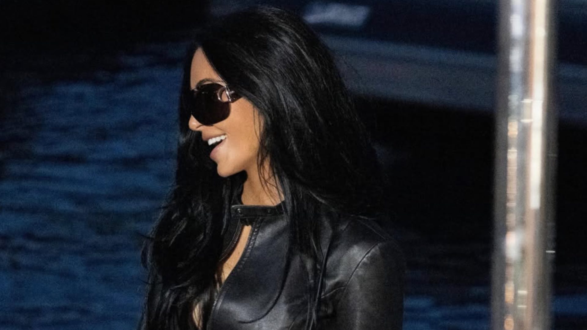 « Ce n’est pas une tenue pour le bateau » : Kim Kardashian surprend avec un look en cuir