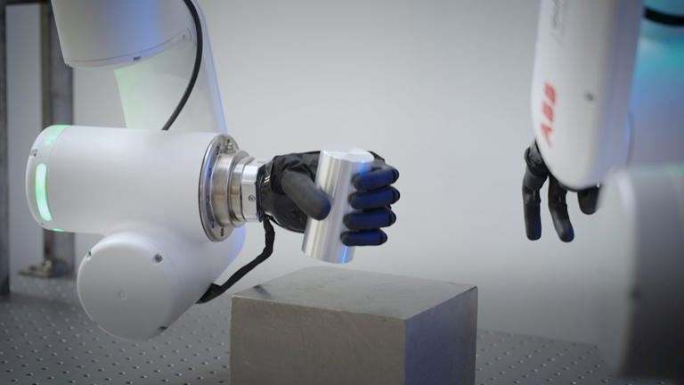 Tactile learning loop: How human touch data teaches robots to handle eggs