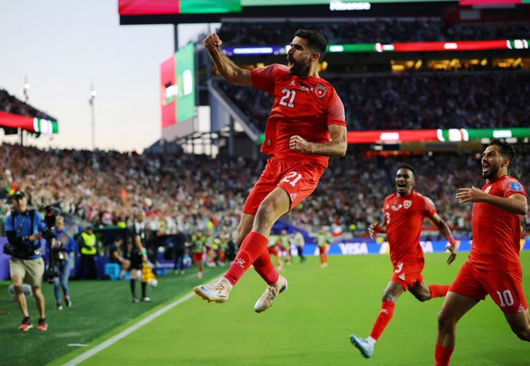 Argentina boss Scaloni praises Messi: 'When Leo switches on, everyone ...