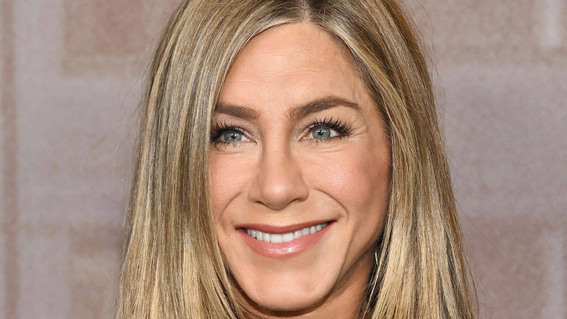Jennifer Aniston puts this anti-aging beauty collagen powder in her ...