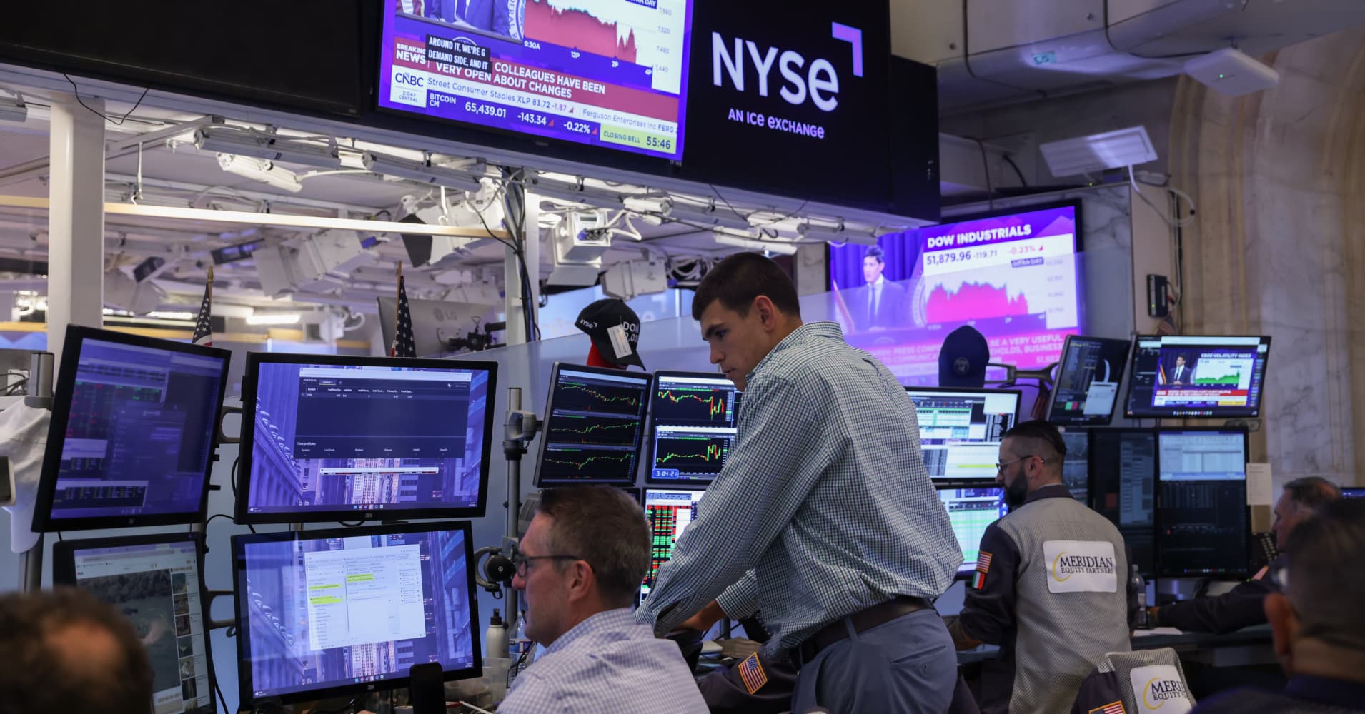 Treasury yields fall despite rate hike concerns hitting tech stocks
