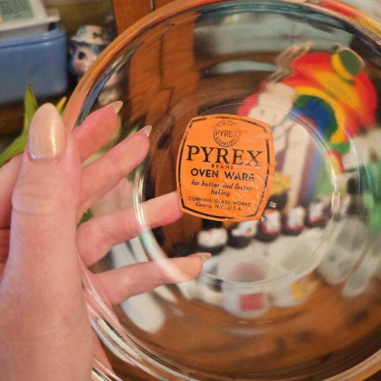 What the paper sticker on vintage Pyrex tells serious collectors