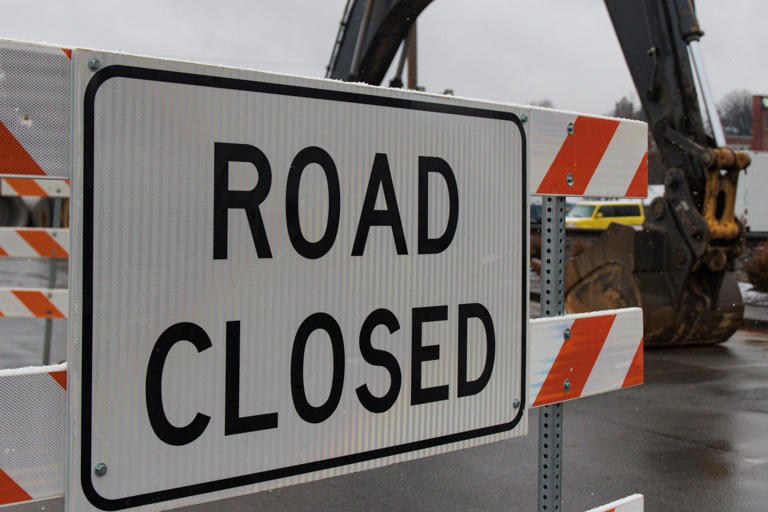 I-95 South closed in Groton after crash